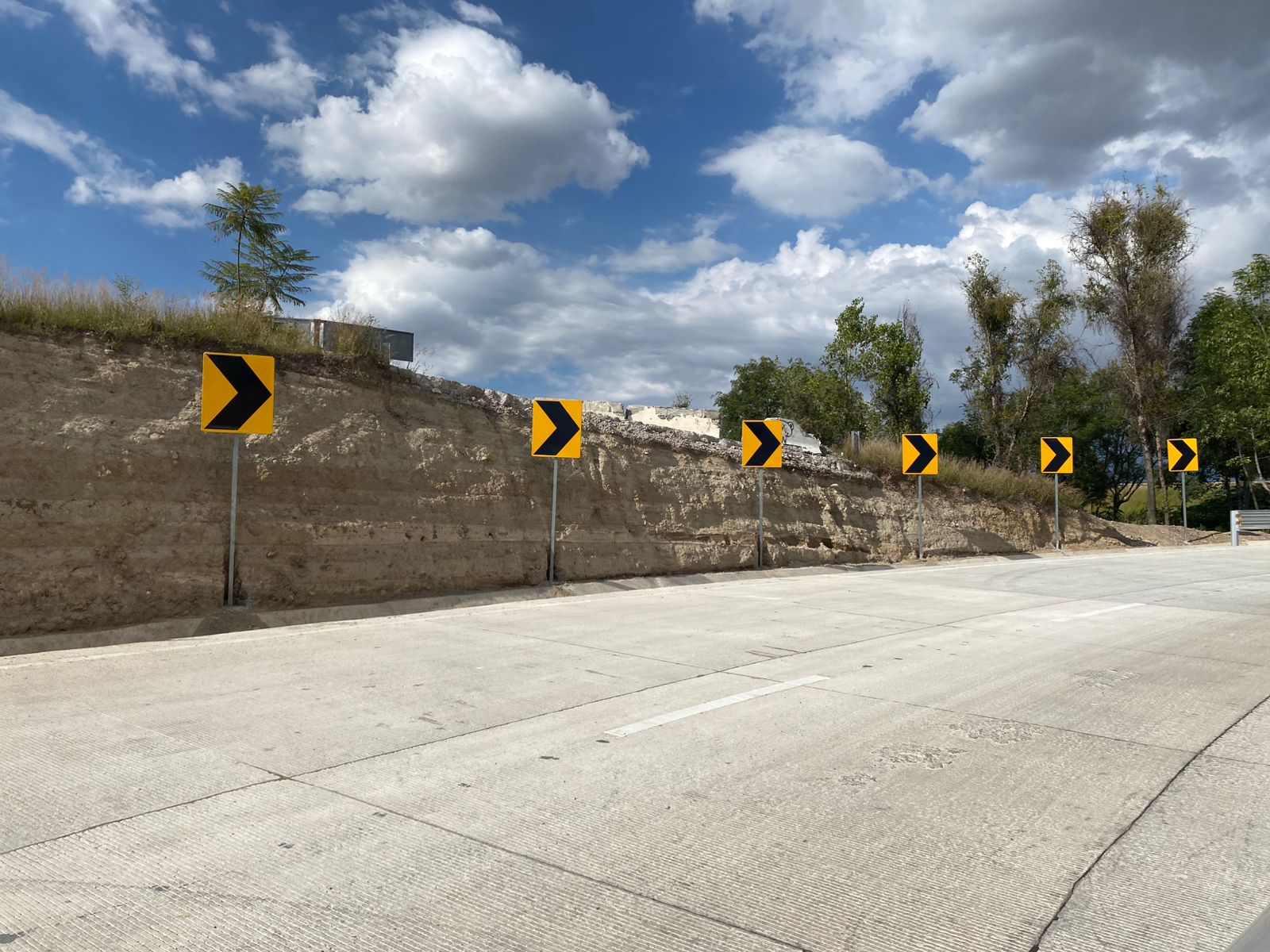 Señalamiento vertical y de protección de obra en Puebla