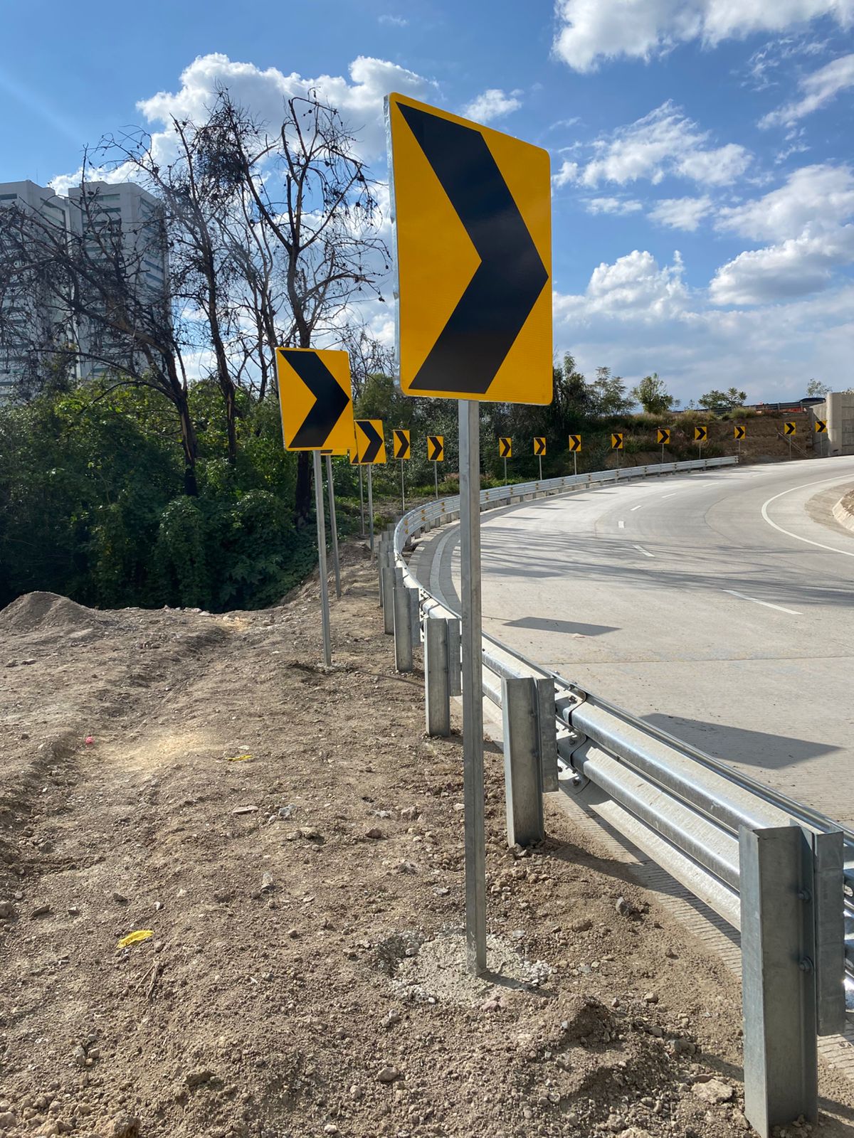 Señalamiento vertical y de protección de obra en Puebla